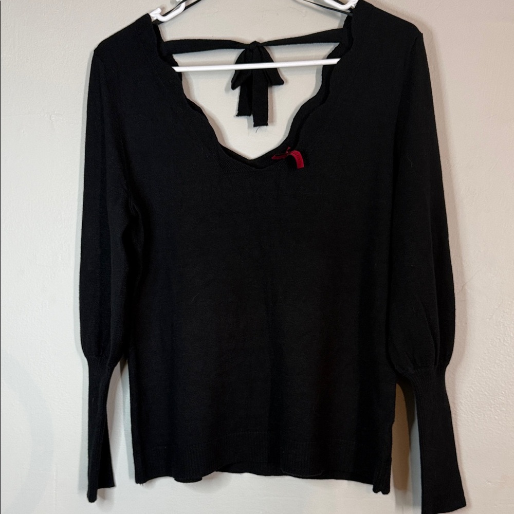 NWT Love Scarlett scallop neck sweater with tie back - Size PL